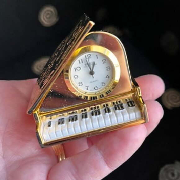 Miniature Piano Clock by Breeze Collection, Gift Idea - Picture 10 of 15